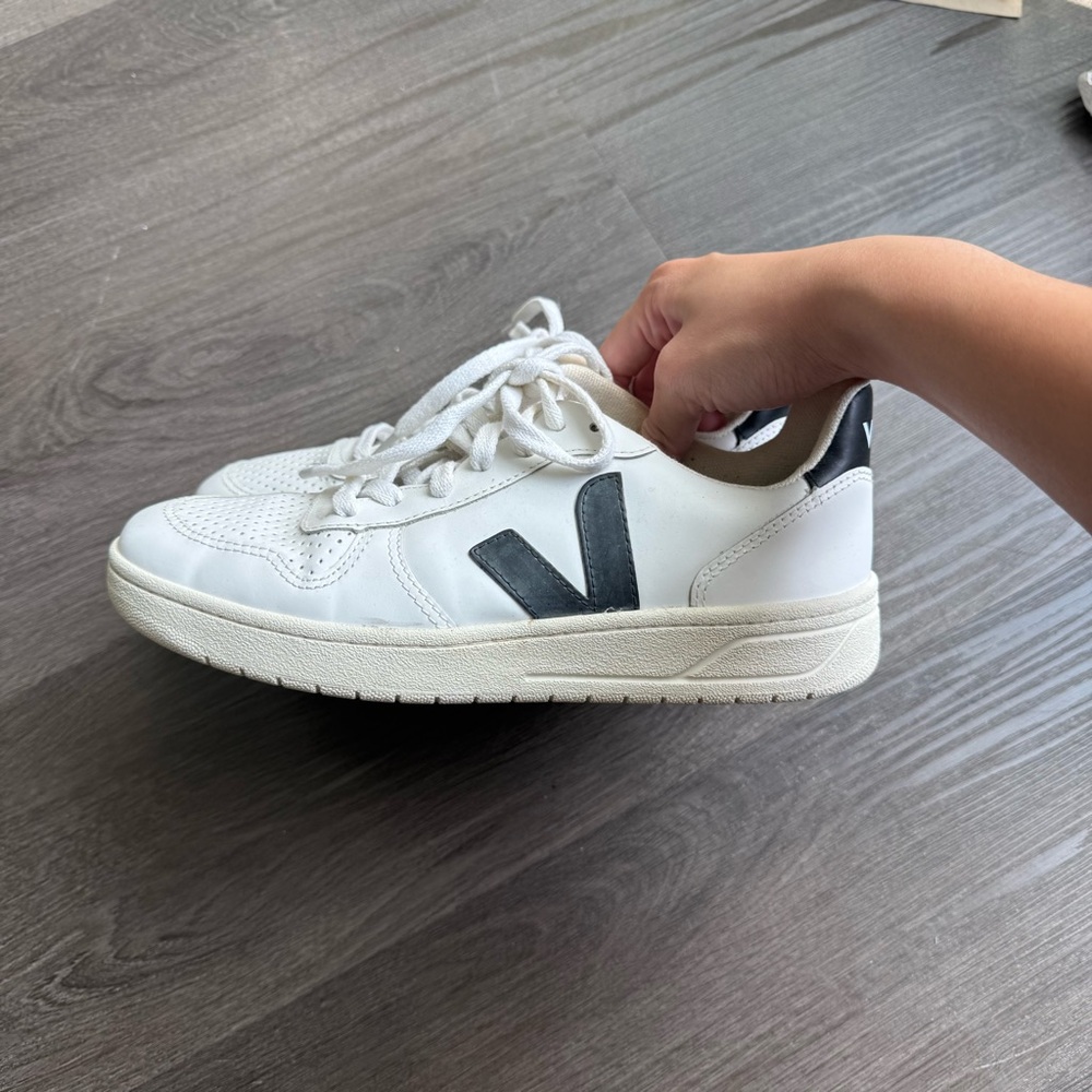 Veja V-10 Sneakers